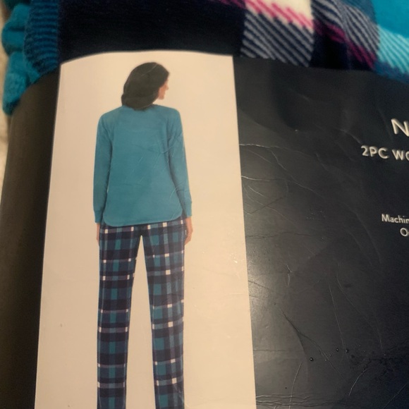 Nautica Women’s 2PC Pajama Set - Picture 4 of 5